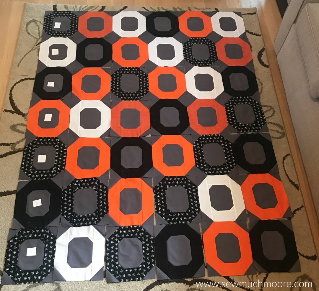 The Ooo Quilt is a fun and modern quilt! This quilt is a super easy pattern! This is the layout I tried before I sewed it all together! There is even a great video tutorial! #quilt #modernquilting 