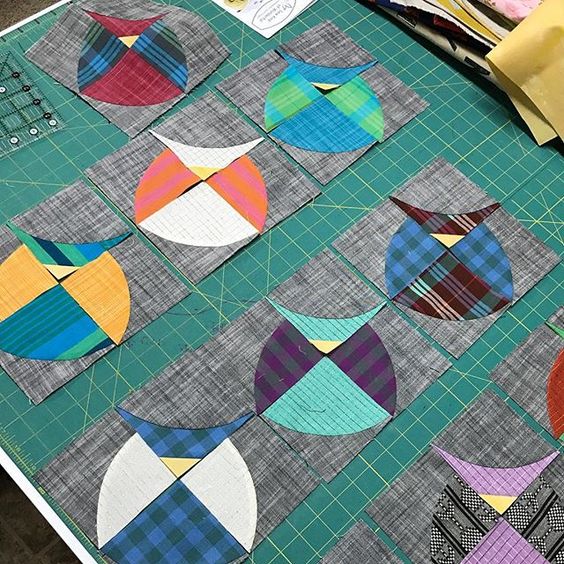 15 Fabulous Patterns for Fall - Mod Owls - Let me share some really great patterns and inspiration with you so you can start creating! Check out these 15 fabulous patterns for fall! #simple #TableRunners #AutumnLeaves #JellyRolls #WallHangings #FallQuiltBlocks #Quilting #ColorCombos #Fabric #PaperPiecing #Fun #Easy #Quick #pattern