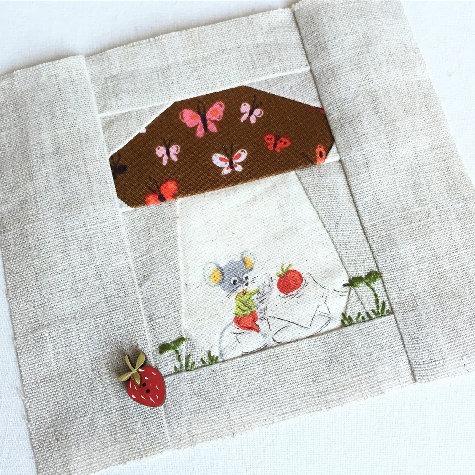 15 Fabulous Patterns for Fall - Mushroom Quilt Block - Let me share some really great patterns and inspiration with you so you can start creating! Check out these 15 fabulous patterns for fall! #simple #TableRunners #AutumnLeaves #JellyRolls #WallHangings #FallQuiltBlocks #Quilting #ColorCombos #Fabric #PaperPiecing #Fun #Easy #Quick #pattern