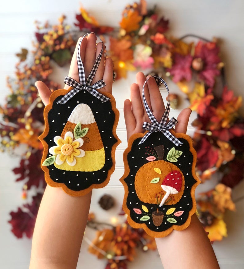 This is an adorable pattern for two felt ornament designs. A folksy candy corn and a pumpkin with mushroom.